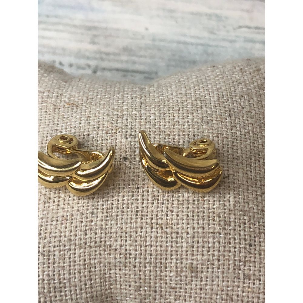 Monet Gold Tone Clip-on‎ Earrings Estate Very Nice